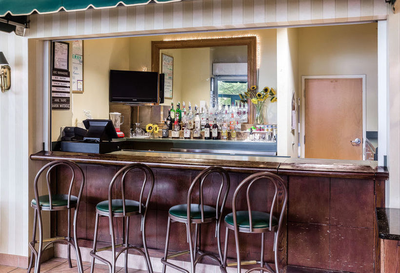 Hotel Quality Suites Lake Wright  | Norfolk | Virginia | United States 16