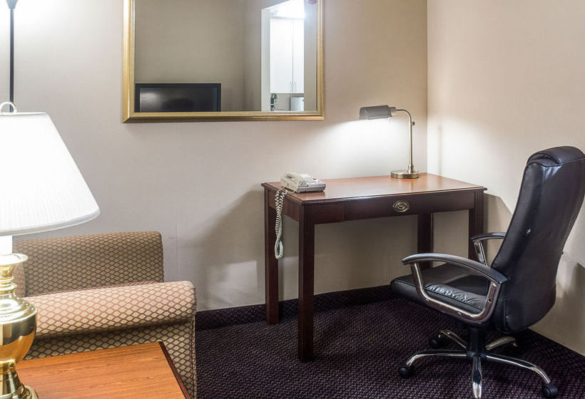 Hotel Quality Suites Lake Wright  | Norfolk | Virginia | United States 5
