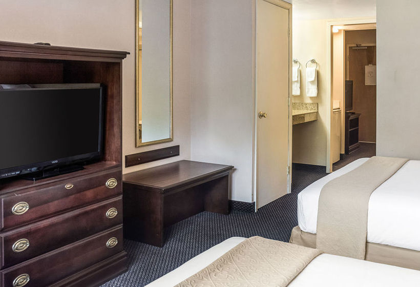 Hotel Quality Suites Lake Wright  | Norfolk | Virginia | United States 7