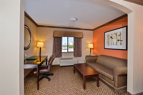 Hotel Quality Inn & Suites Beaumont  | Beaumont | Texas | United States 15