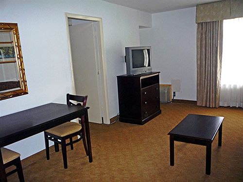 Belverdere Suites Hotel  | Arlington | Texas | United States 6