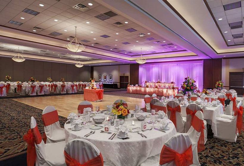 Hotel Embassy Suites Cleveland Rockside