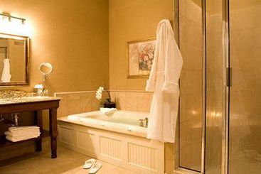 The Clarke Hotel  | Waukesha | Wisconsin | United States 2