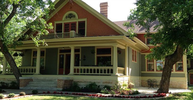 Hotel The Iron Horse Inn Bandb & Cottages Granbury Texas