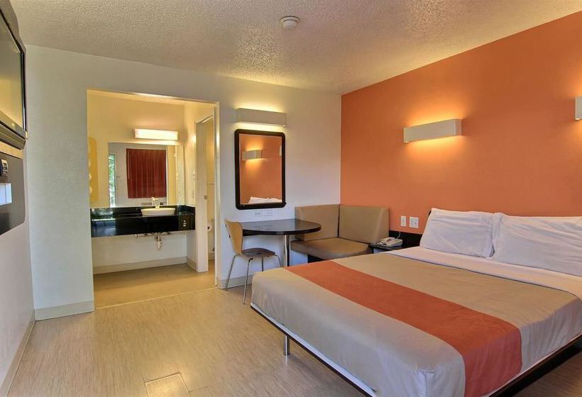Motel 6 Austin Central - North   | Austin | Texas | United States 11