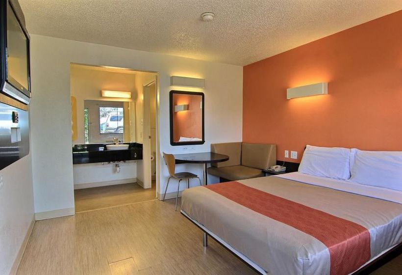 Motel 6 Austin Central - North   | Austin | Texas | United States 13