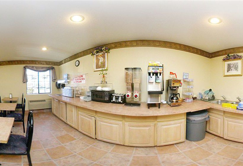 Hotel Econo Lodge Inn & Suites Tulsa  | Tulsa | Oklahoma | United States 2