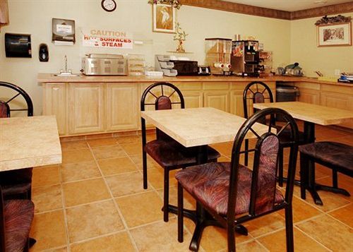 Hotel Econo Lodge Inn & Suites Tulsa  | Tulsa | Oklahoma | United States 7