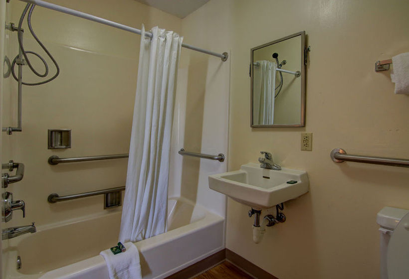 Hotel Crestwood Suites Of Snellville 