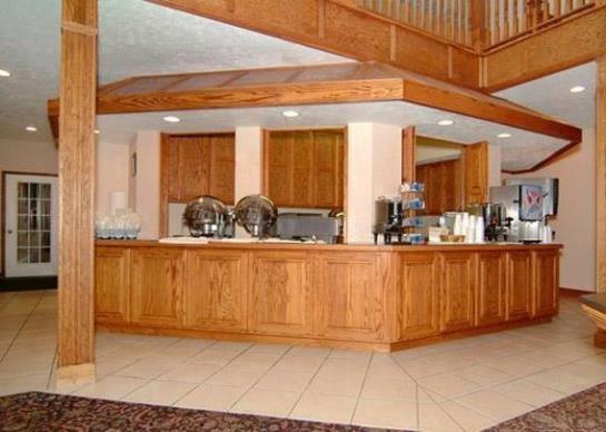 Clarion Hotel Beachfront  | Mackinaw City | Michigan | United States 4