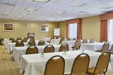 Hotel Wingate by Wyndham Savannah Airport  | Savannah | Georgia | United States 10