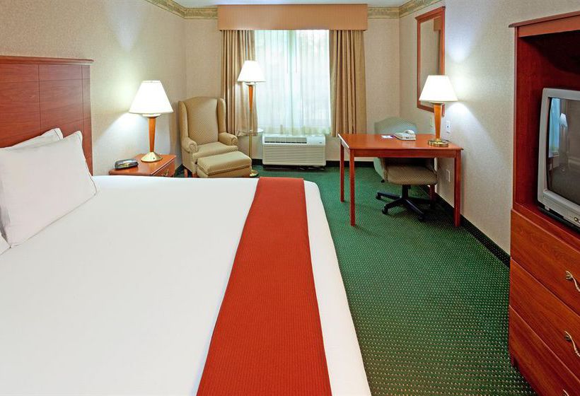 Hotel Holiday Inn Express Woodbridge  | Avenel | New Jersey | United States 10