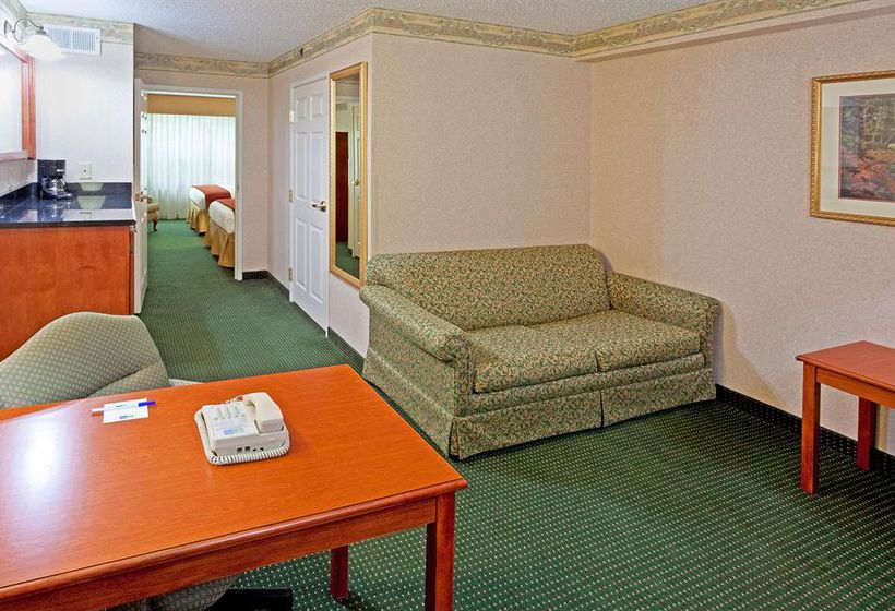 Hotel Holiday Inn Express Woodbridge  | Avenel | New Jersey | United States 14