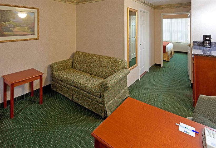 Hotel Holiday Inn Express Woodbridge  | Avenel | New Jersey | United States 16