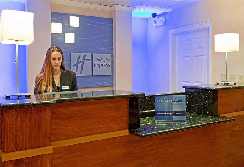 Hotel Holiday Inn Express Woodbridge  | Avenel | New Jersey | United States 17