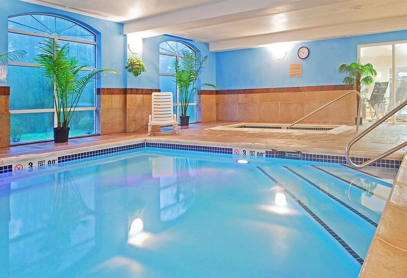 Hotel Holiday Inn Express Woodbridge  | Avenel | New Jersey | United States 18