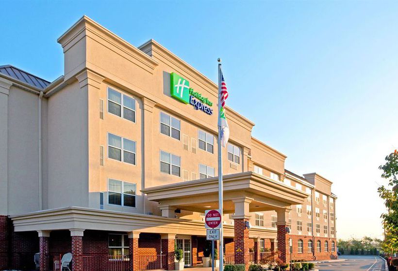 Hotel Holiday Inn Express Woodbridge  | Avenel | New Jersey | United States 19