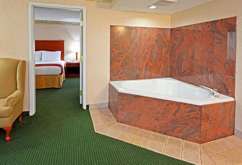 Hotel Holiday Inn Express Woodbridge  | Avenel | New Jersey | United States 20