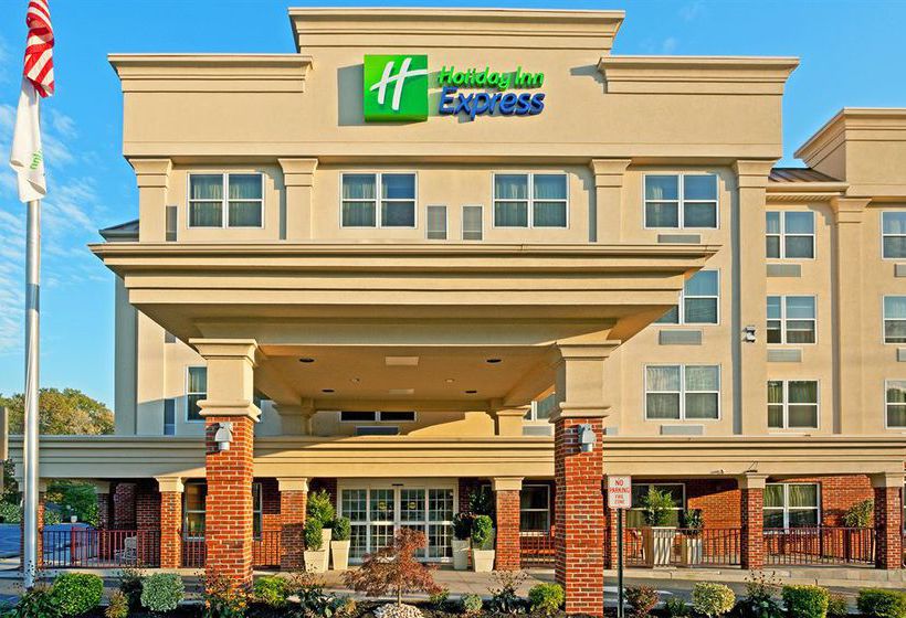 Hotel Holiday Inn Express Woodbridge  | Avenel | New Jersey | United States 3