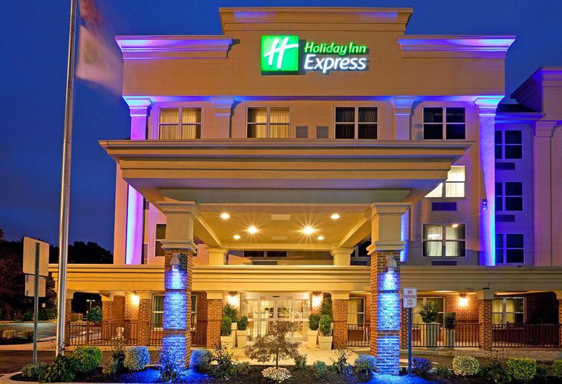 Hotel Holiday Inn Express Woodbridge  | Avenel | New Jersey | United States 4