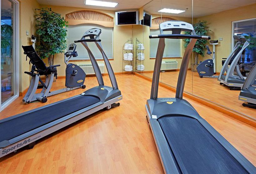 Hotel Holiday Inn Express Woodbridge  | Avenel | New Jersey | United States 7