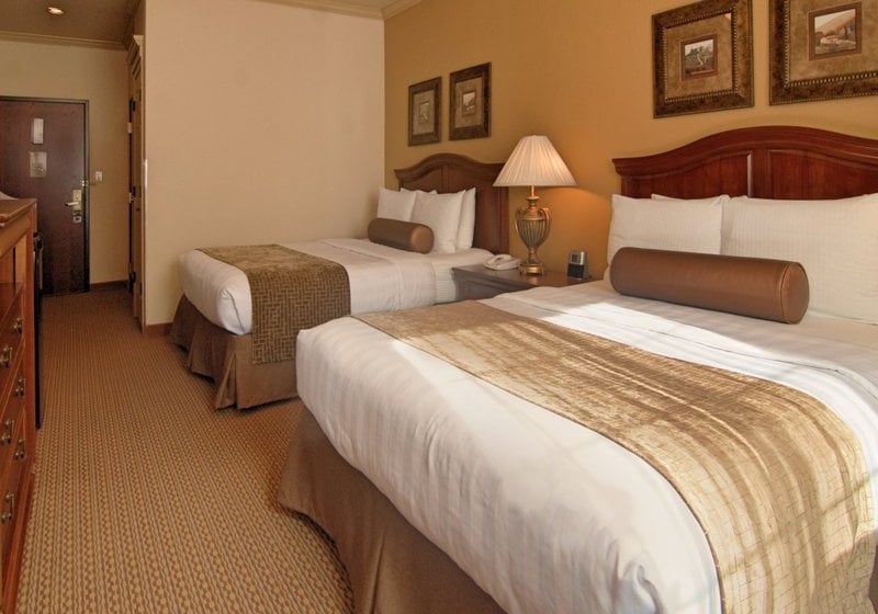 Hotel Best Western Plus Crown Colony Inn & Suites 