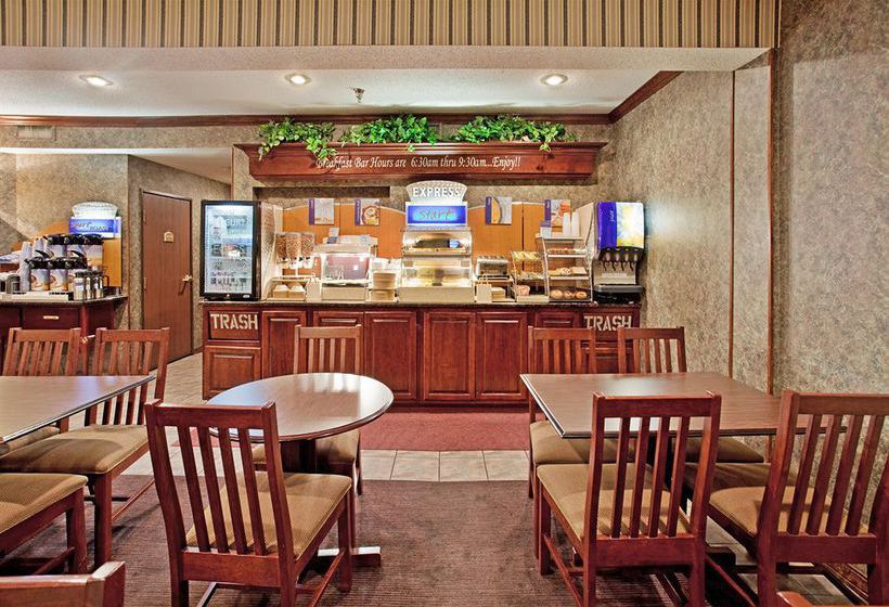 Hotel Holiday Inn Express Osage Beach  | Osage Beach | Missouri | United States 11