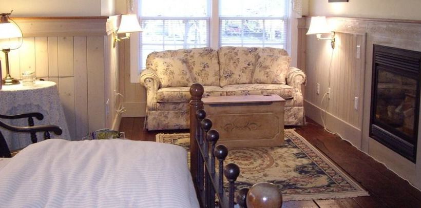 Hotel Isaiah Jones Homestead Bed & Breakfast  | Sandwich | Massachusetts | United States 4