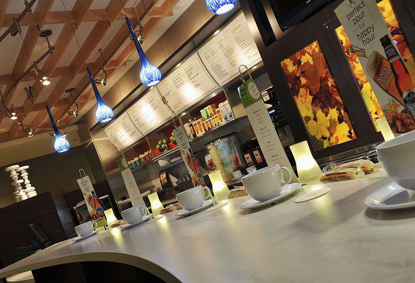 Hotel Courtyard Edison Woodbridge  | Edison | New Jersey | United States 10