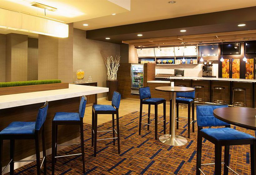 Hotel Courtyard Edison Woodbridge  | Edison | New Jersey | United States 9