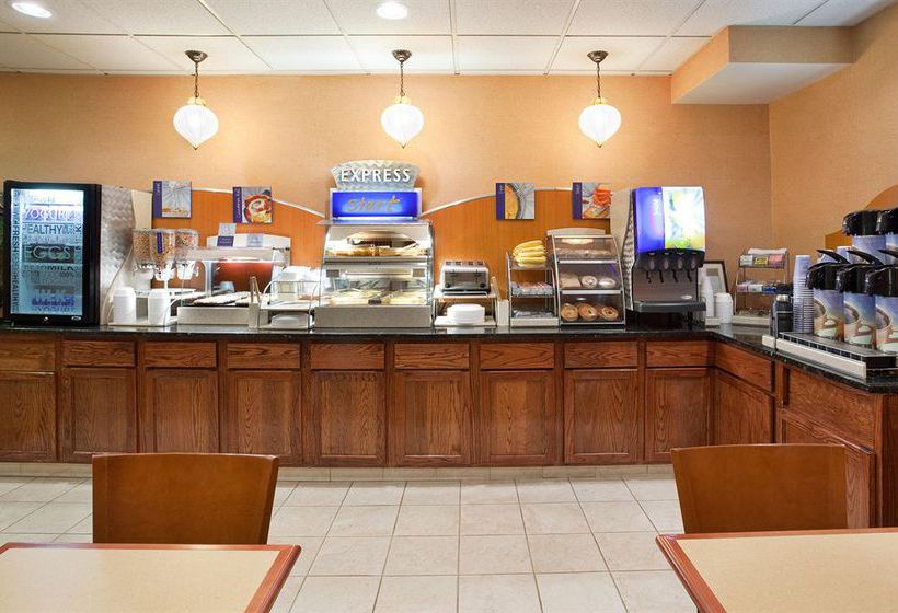 Hotel Holiday Inn Express Cleveland Streetsboro  | Streetsboro | Ohio | United States 16