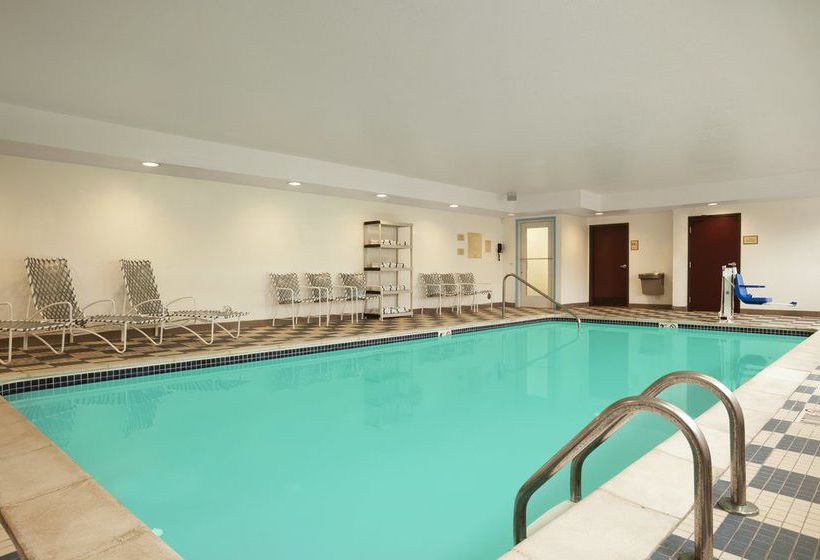 Hotel Country Inn & Suites by Carlson Dearborn  | Dearborn | Michigan | United States 17