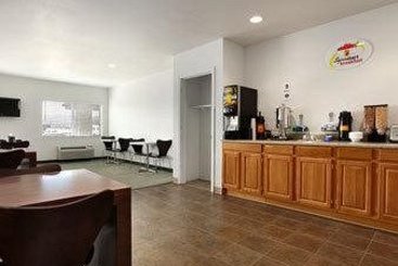 Hotel Super 8 Central Pt Medford  | Medford | Oregon | United States 9