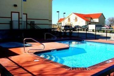 Hotel Super 8 Brenham, Tx  | Brenham | Texas | United States 3