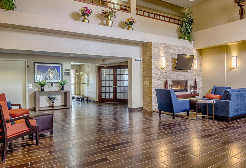 Hotel Baymont Inn & Suites Grafton Milwaukee  | Grafton | Wisconsin | United States 2