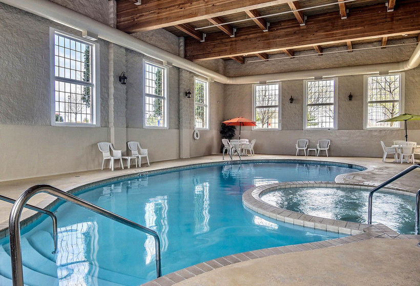 Hotel Baymont Inn & Suites Grafton Milwaukee  | Grafton | Wisconsin | United States 7