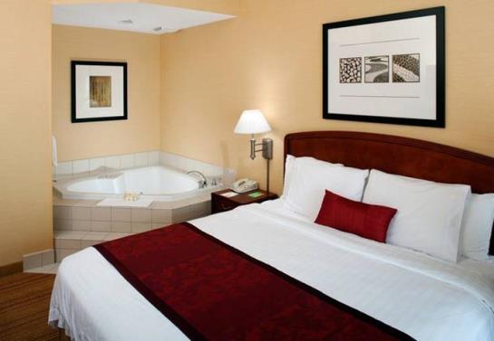 Hotel Courtyard Somerset