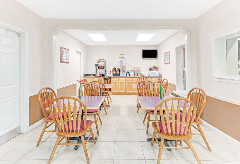 Hotel Super 8 Carrollton GA  | Carrollton | Georgia | United States 6