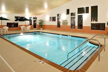 Hotel Crossings By Grandstay Inn & Suites Of Davenport  | Davenport | Iowa | United States 1