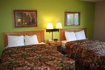 Hotel Crossings By Grandstay Inn & Suites Of Davenport  | Davenport | Iowa | United States 2