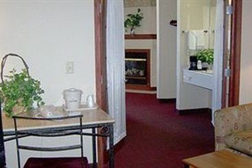 Hotel Crossings By Grandstay Inn & Suites Of Davenport  | Davenport | Iowa | United States 3