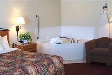 Hotel Crossings By Grandstay Inn & Suites Of Davenport  | Davenport | Iowa | United States 6