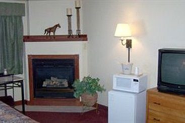 Hotel Crossings By Grandstay Inn & Suites Of Davenport  | Davenport | Iowa | United States 7