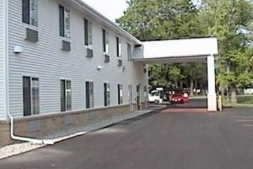 Budget Host Sunset Motel & Suites  