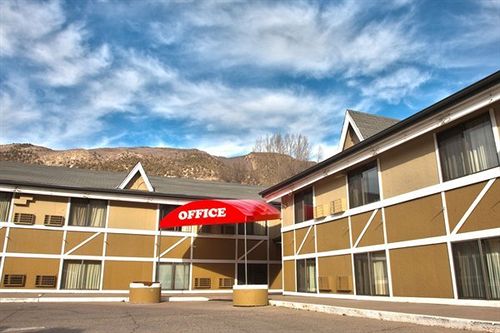 Hotel Affordable Glenwood Springs Colorado Lodging