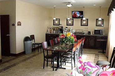 Hotel Irish Inn & Suites 