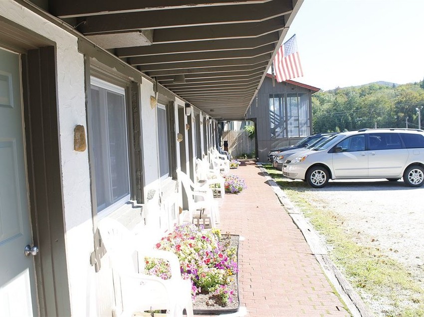 Happy Bear Motel  | Killington | Vermont | United States 2