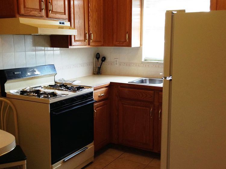 Hotel Americas Best Value Inn & Suites Canton  | Canton | Ohio | United States 13