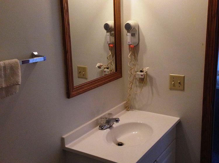 Hotel Americas Best Value Inn & Suites Canton  | Canton | Ohio | United States 18