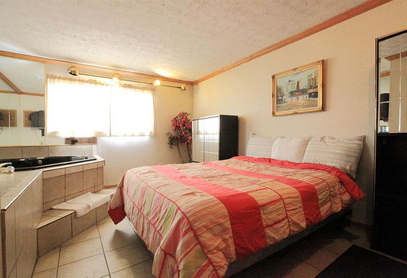 Hotel Americas Best Value Inn & Suites Canton  | Canton | Ohio | United States 3